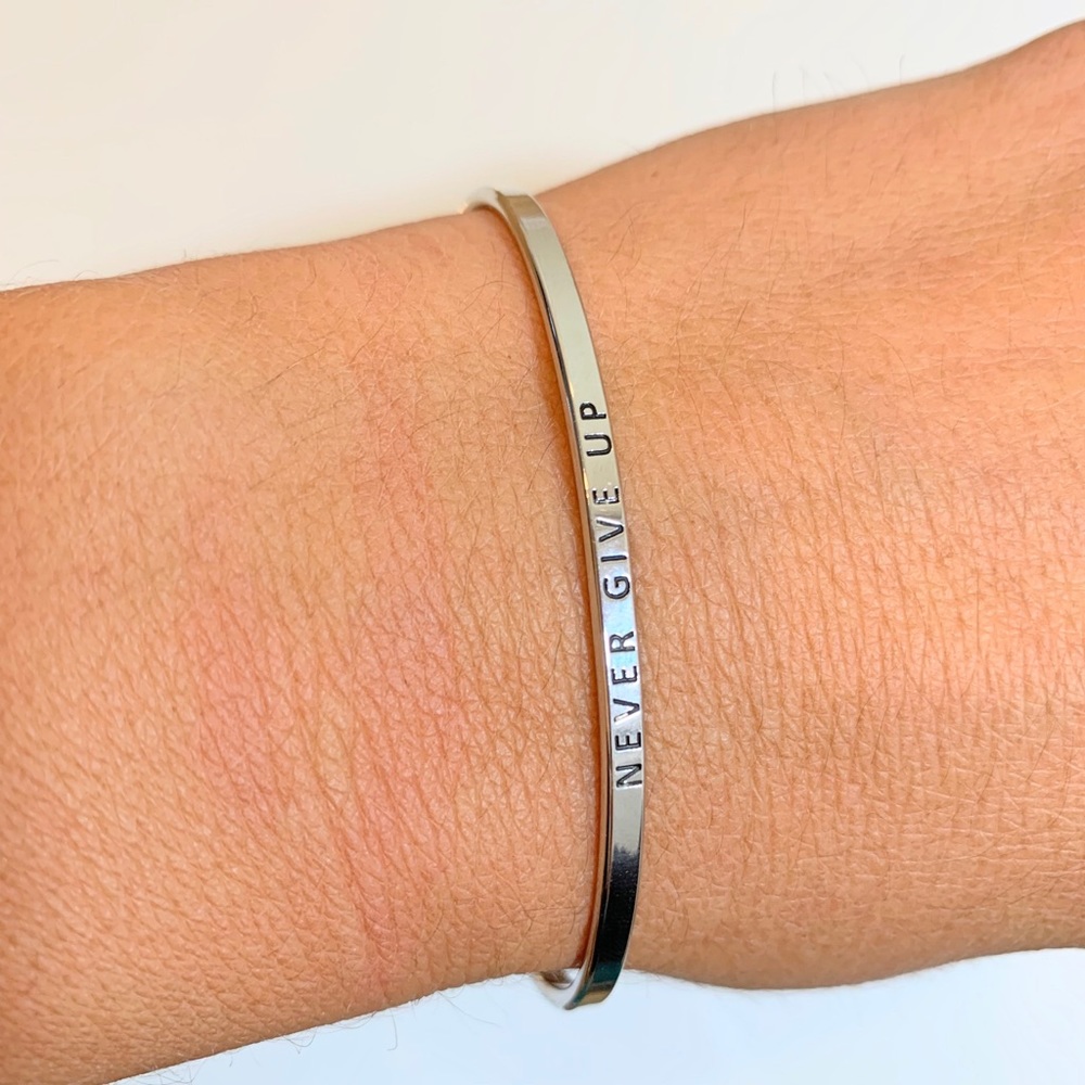Never Give Up Engraved Hook Clasp Bangle Bracelet - Picture 2 of 2
